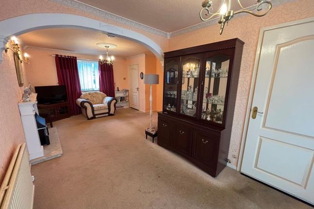 11, Huntsman Way, Telford photo 2