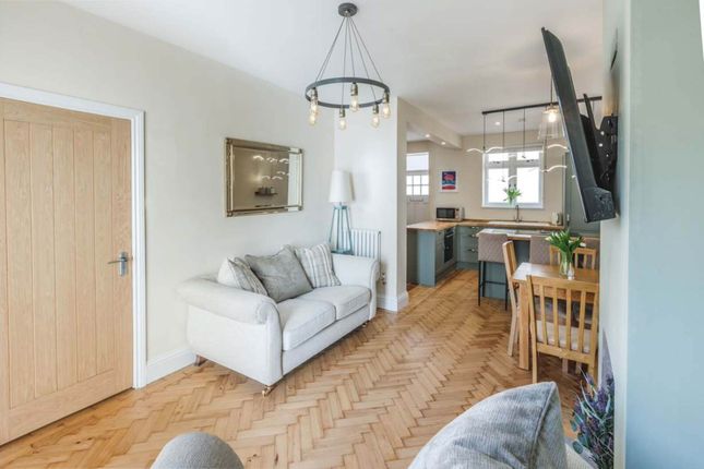 4, Alice Close, Hove photo 5