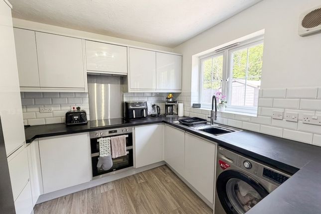 27 Minerva Close, Grantham photo 2