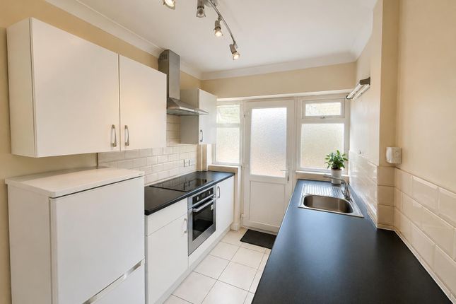 8, Montrose Close, Ashford photo 4
