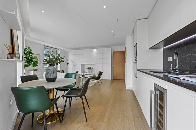 Flat for sale in Vaughan Way, London