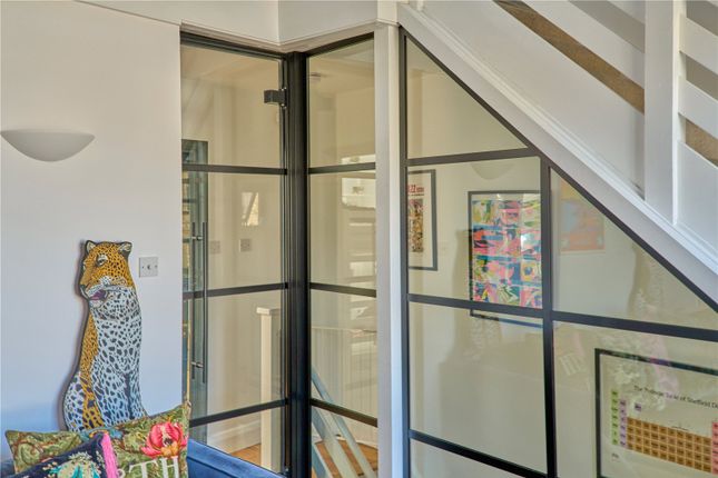 18, Independent Place, London photo 3