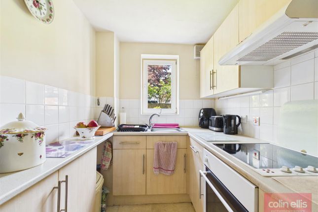 7, Strawberry Court, Scarborough photo 4