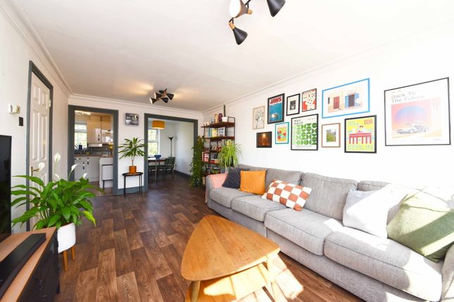 Kingfisher Court,Flat 24, Mount View, Enfield photo 4