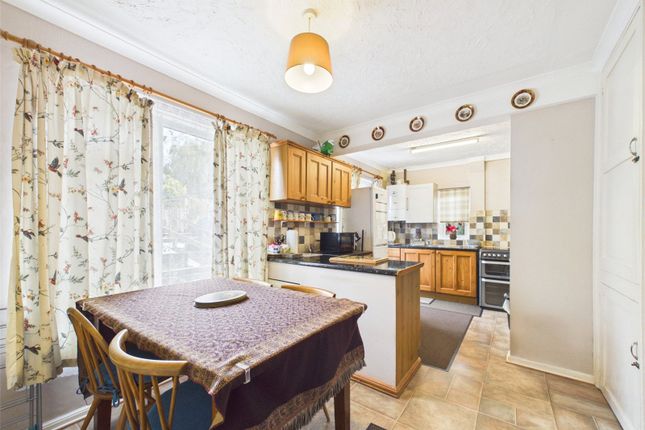46, Drake Gardens, Devon photo 2
