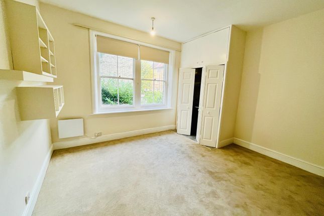 Studio flat on Flat 2 Mid Floor Studio 52, Glenloch Rd, London, £1,603/mo