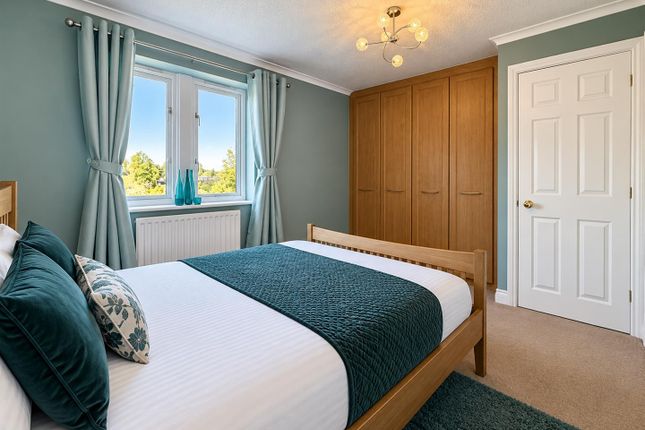 3, Chiltern Court, Leeds photo 4