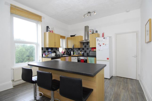 Thumbnail Flat to rent in Arundel Crescent, Plymouth
