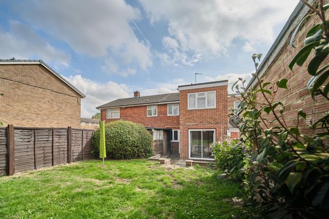 18, Newton Road, Stevenage photo 2