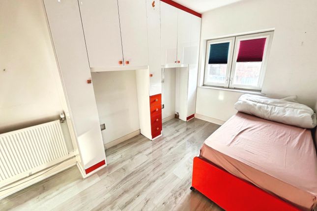 9, Pontes Avenue, Hounslow photo 4