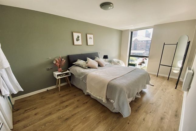 Flat for sale in Jesse Hartley Way, Liverpool