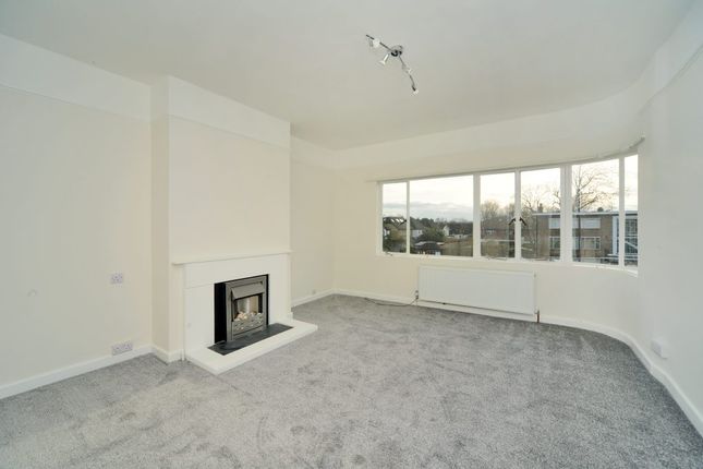 Thumbnail Flat to rent in Kingfisher Court, Bridge Road, East Molesey