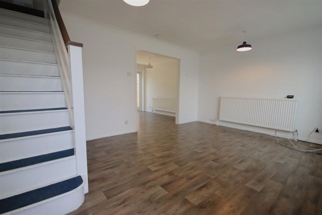 39, Pheasant Rise, Bar Hill photo 4
