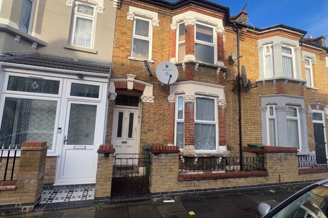 Thumbnail Flat for sale in Gower Road, London