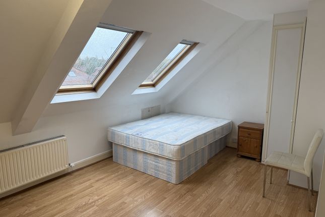 Studio To Rent Beechcroft Avenue, London Nw11