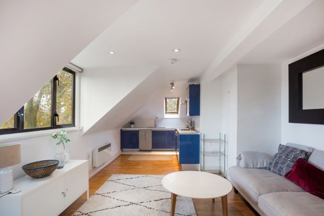 Flat 10, 64, St Helen's Gardens, London photo 3