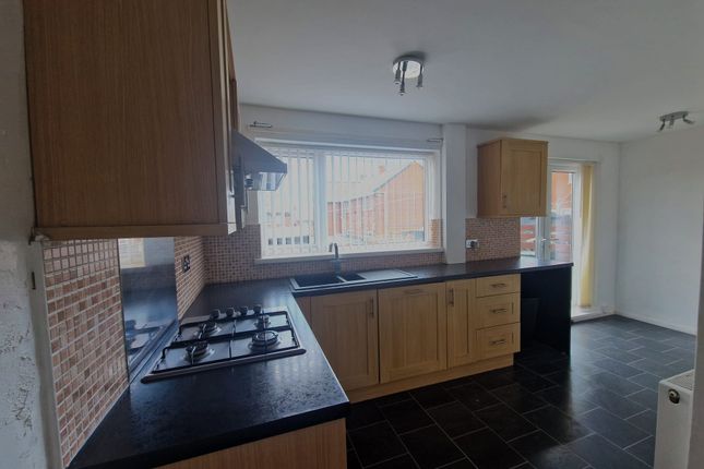 29, Wallinfen, Gateshead photo 4