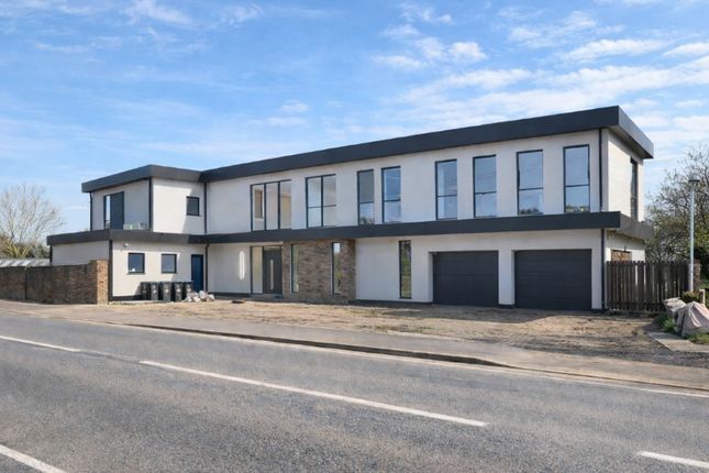 4-bed house on 174 Crooked Mile, Waltham Abbey, £825,000