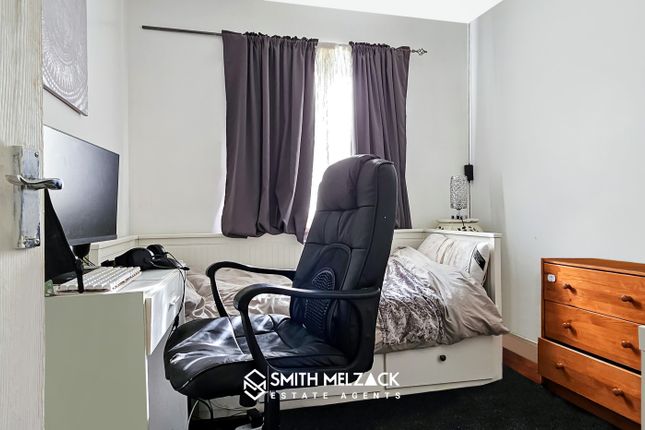 Flat for sale in Grasmere Avenue, Wembley, Middlesex