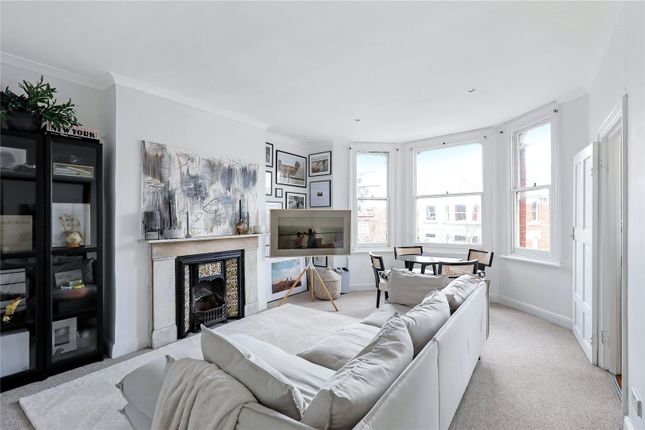 Flat to rent in St Quintin Avenue, North Kensington