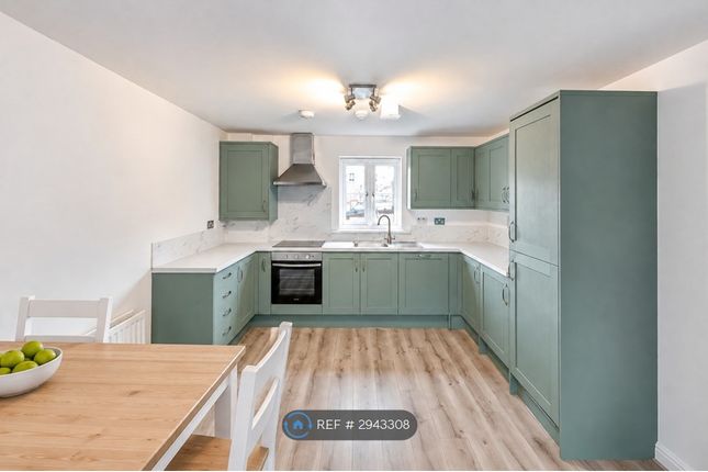 Abbess Terrace, Loughton photo 4