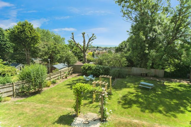 27, Glassenbury Drive, Bexhill-On-Sea photo 2