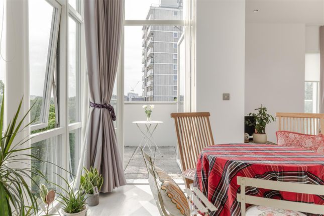 Flat for sale in Threadneedle House, Belmont Park