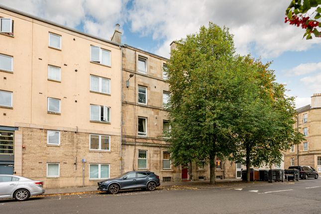 1-bed flat on Albert Street, Edinburgh, £135,000