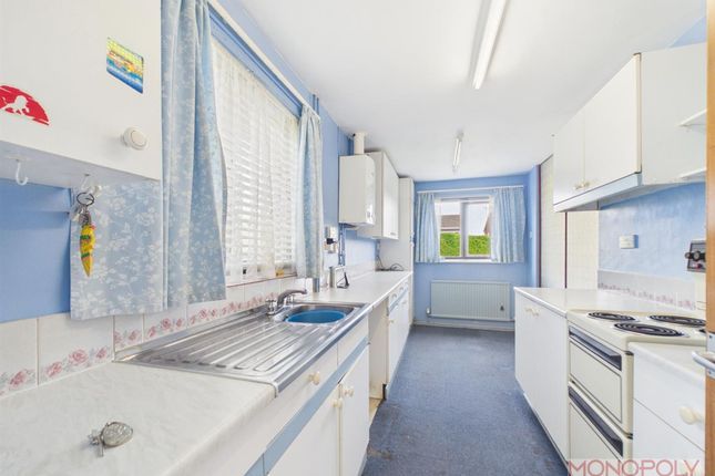 2 Poplar Drive, Wrexham photo 3