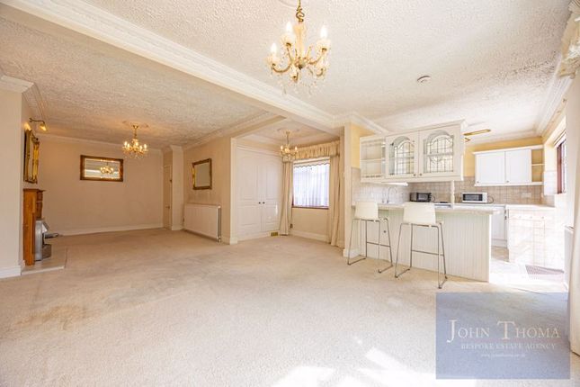 1, Caernarvon Drive, Clayhall photo 4