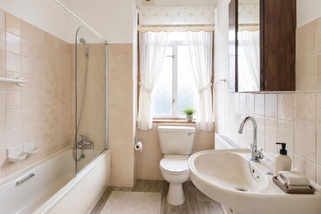 33, Brunswick Park Road, London photo 4