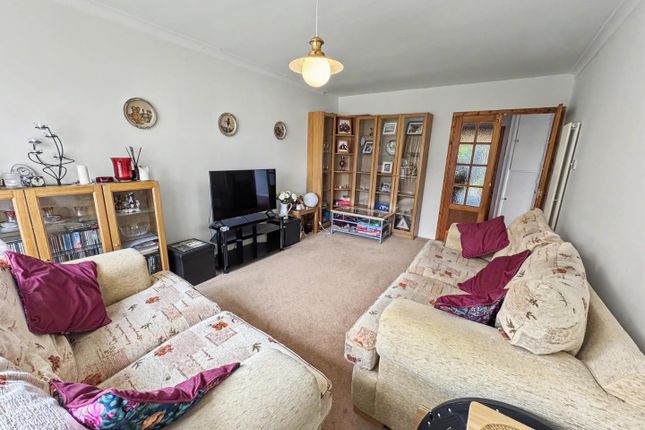 17, Hoskyn Close, Rugby photo 3