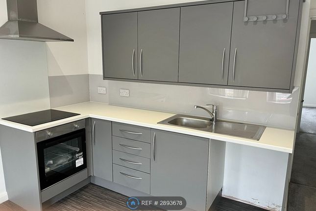 Flat, Gooder St, Brighouse photo 4