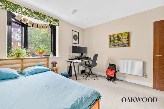 Flat 1, 13 Barn Street, London photo 4
