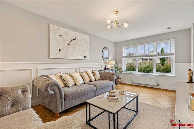 3, Stoker Crescent, Jackton, JACKTON photo 2