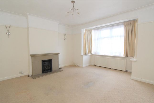 31, Redford Avenue, Wallington photo 3