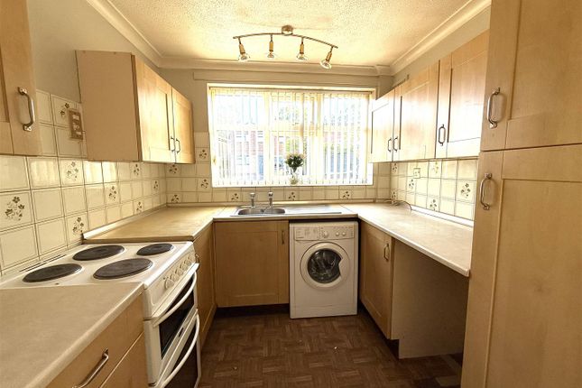 8, Lanehead Walk, Rugeley photo 4