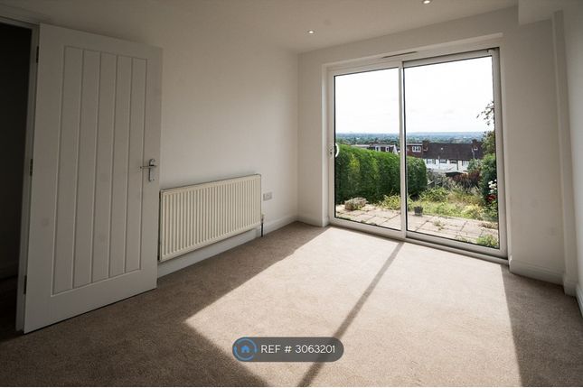 Castlewood Drive, London photo 2