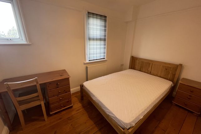 Room 2: 305,, Cherry Hinton Road, Cambridge photo 3