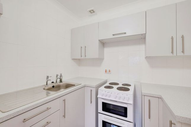 Thumbnail Flat for sale in Park View Court, Bournemouth