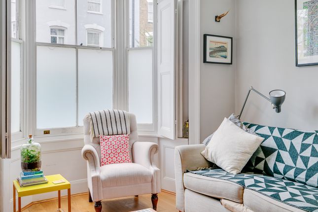 Flat for sale in Walford Road, London