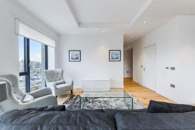 Flat for sale in Albion House, London City Island, London