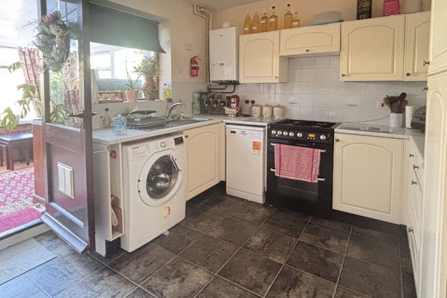 25 Brandon Close, Gloucester photo 2