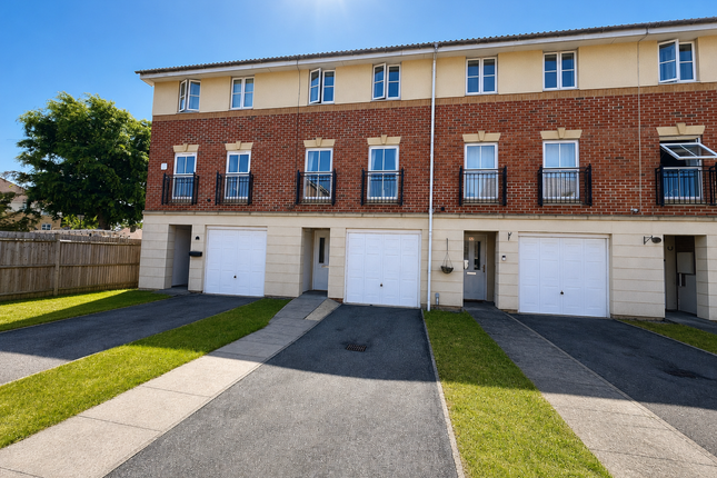 3-bed house on 31, Scholars Walk, Slough, £510,000