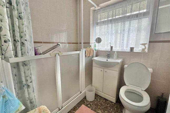 9, Ladbrooke Road, Great Clacton photo 3