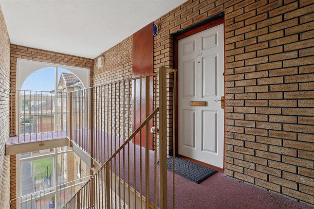 25e, Queen Elizabeth Court, Clydebank photo 4