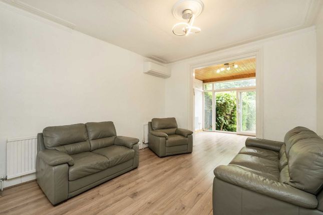 47, Wentworth Park, London photo 2