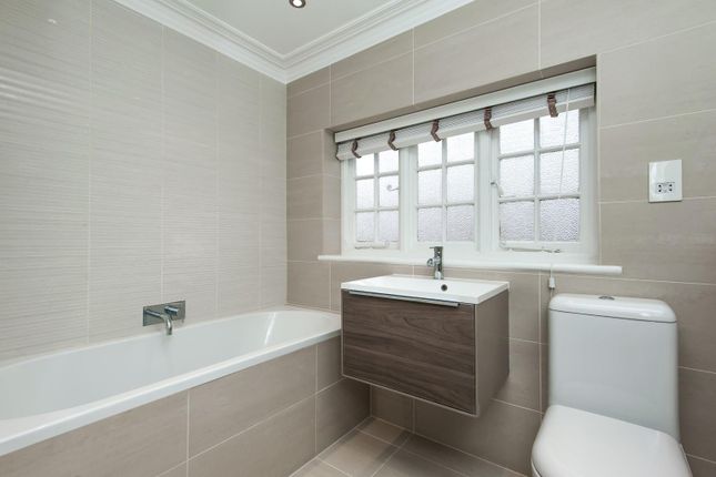 Flat to rent in The Boltons, London