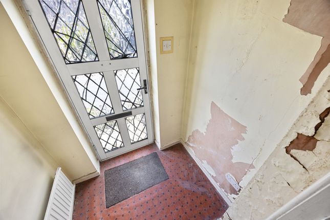 22 Cowbridge Road, Pontyclun photo 4
