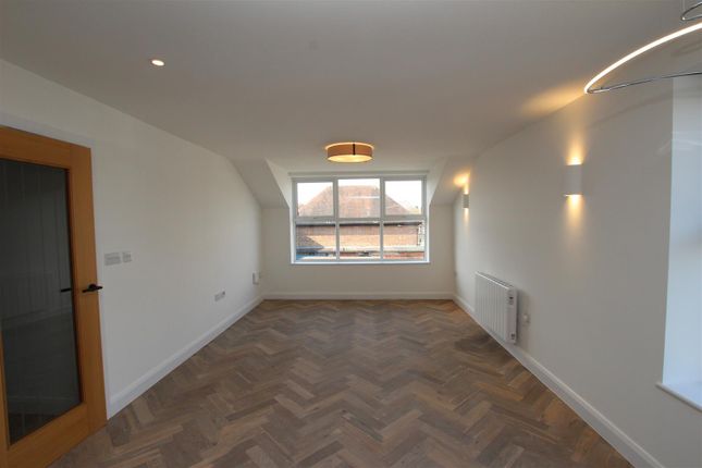 Flat to rent in Apartment 11, Chapeltown Road, Bromley Cross, Bolton